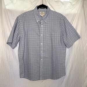Men's Oxford St. John's Bay short sleeve shirt. Size Large
